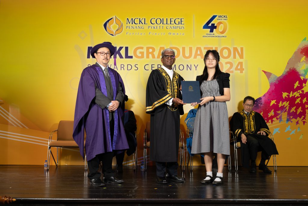 Chan Yue Wen, one of the Excellence Award recipients from AUSMAT, with an outstanding 93 ATAR score 