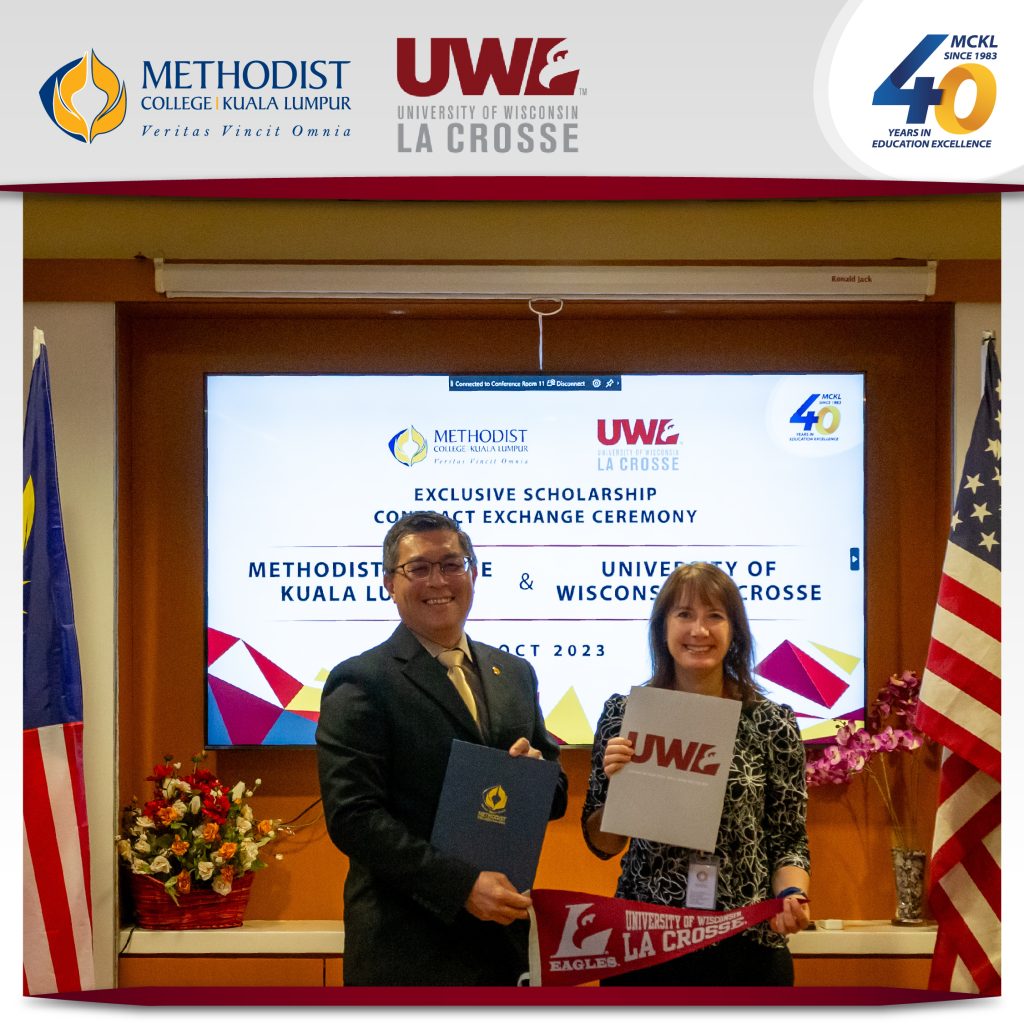 Dr Chua Ping Yong, MCKL CEO (L) and Heather Pearson, International Articulations and Admissions Coordinator from University of Wisconsin La-Crosse (R) during the Exclusive Scholarship Contract Exchange Ceremony
